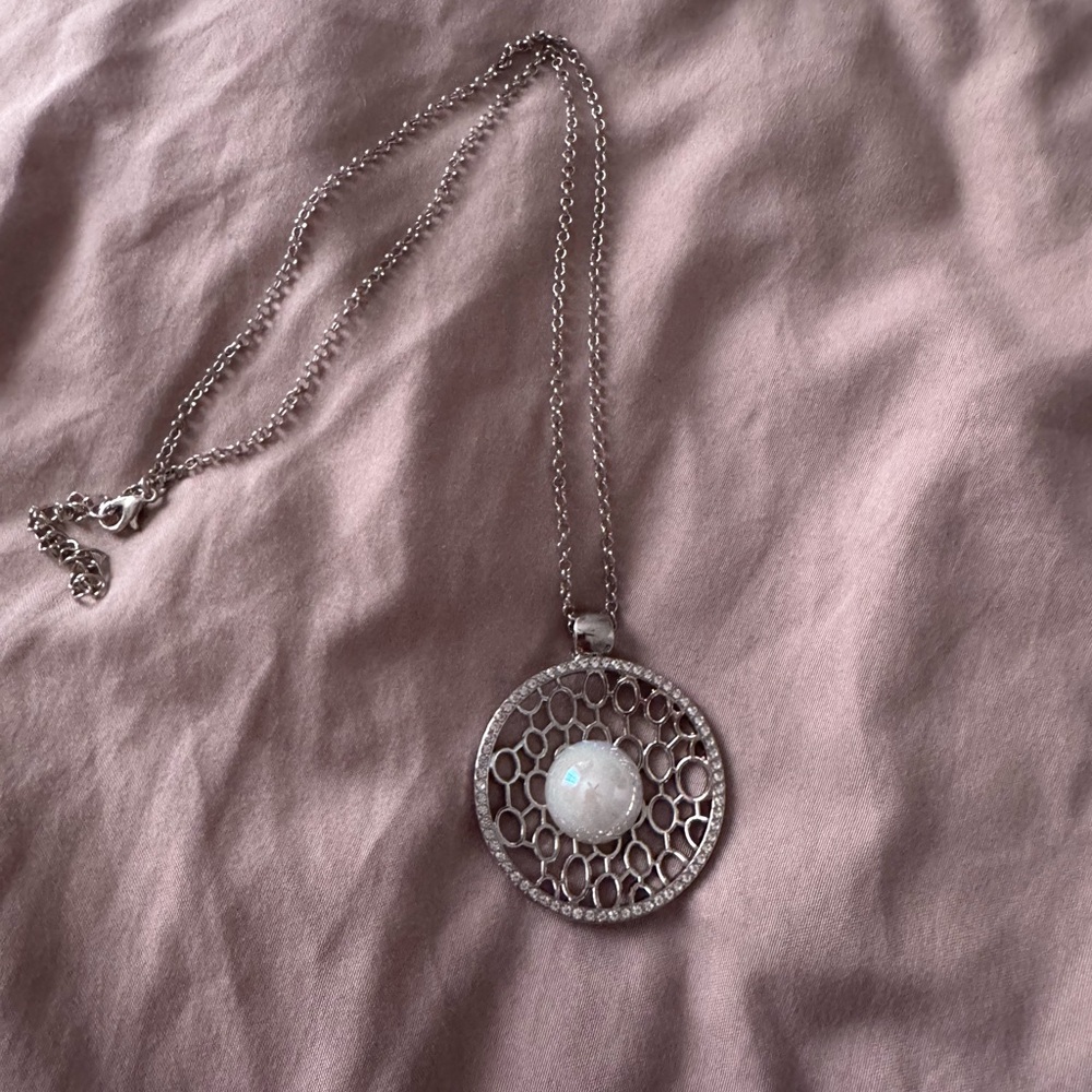 Elegant Silver Pendant Necklace